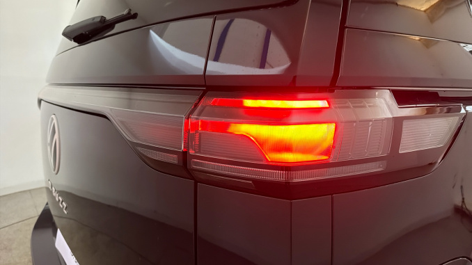 Volkswagen ID. Buzz 210kW Life Pro 86kWh 5dr LWB Auto [7 Seat] Electric Estate - Image 24